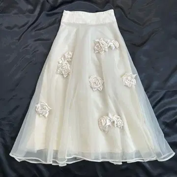 새상품급 FURFUR 퍼퍼 코사지 플레어 스커트 화이트 free