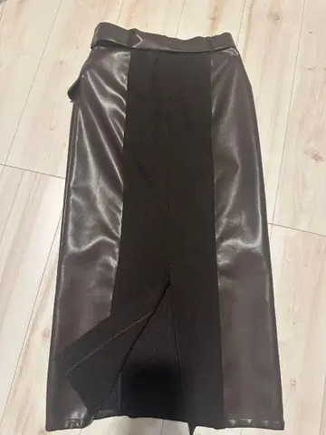 MURUA 바이컬러 슬릿 내로우 스커트