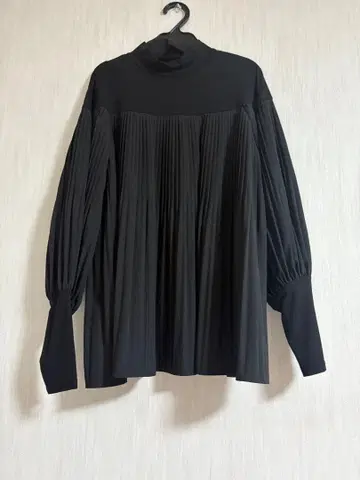 [ 새상품 ] 스콧 클럽 플리츠 디자인 블랙 상의 38