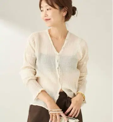 플라주 아틀리에 프랑세 별주 화이트 A V넥 블라우스