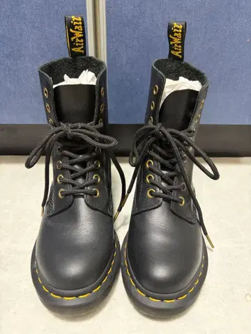 [새상품급] Dr. Martens 가죽 부츠 22 22.5