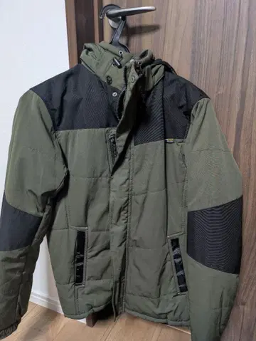 워크맨 뒷면 알루미늄 자켓 필드코어 방한 의류