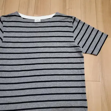 새상품급 그린 라벨 릴랙싱 보더 보트넥 티셔츠