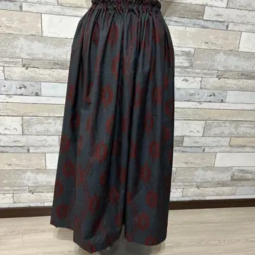 오시마 명주 그레이와 빨간색의 아이컷 무늬