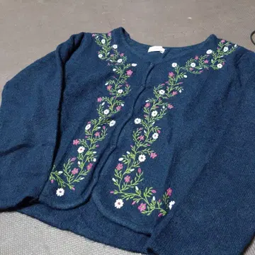 사만사 모스모스 꽃무늬 자수 니트 가디건