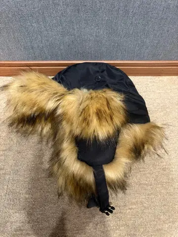 BERTLE 플라이트 캡 블랙/퍼