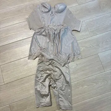 베이지 레이스 장식 바디수트