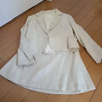 Style.com 베이지 스커트 수트