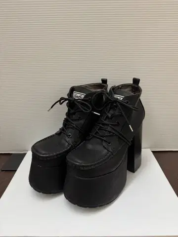 직영 SHOP 한정판 모델 통굽 부츠 26cm