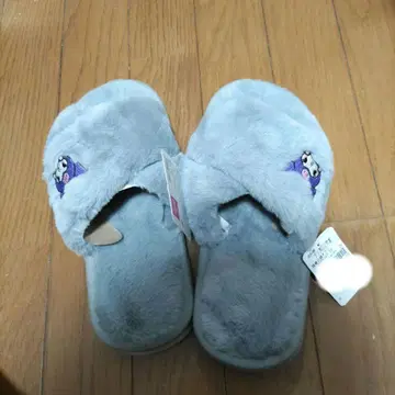 새상품, 미사용, 택 포함 산리오 크로스 퍼 슬리퍼 쿠로미