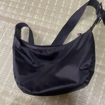 러셋 나일론 숄더백 블랙