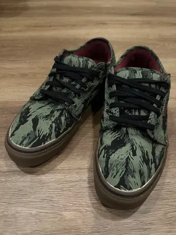 Vans 카모플라쥬 스니커즈