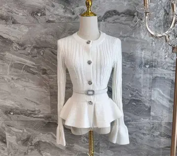 화이트 리브 니트 페플럼 상의 왕홍 강남 지하