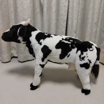 앉을 수 있는 소 봉제 인형