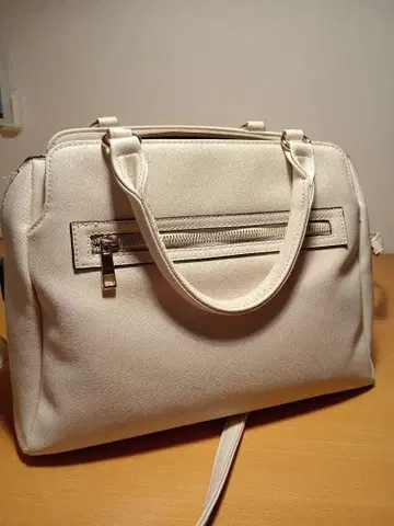 화이트 숄더백 지퍼 포함