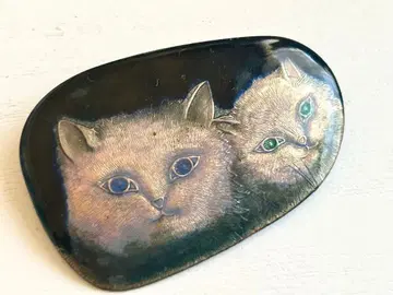 고양이 2마리 그린 블루 눈 멋진 분위기의 고양이 구이 브로치