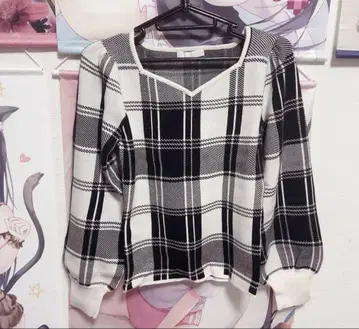 하트컷 체크 니트