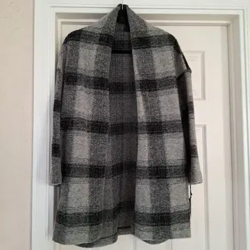 예카베카 그레이 계열 체크 무늬 오픈 프론트 가디건