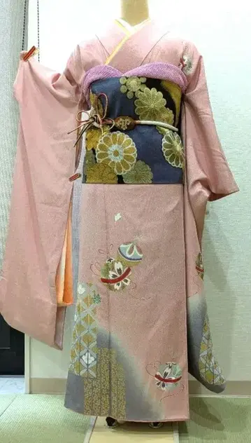 후리소데 꽃무늬 자수 실크 소재