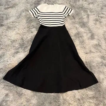 JUSGLITTY 사이즈 S(1) 오프숄더 스트라이프 원피스