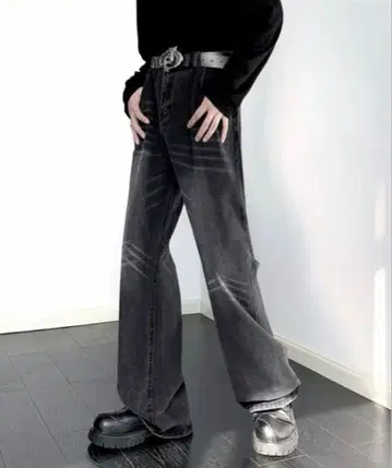 [ neos ] 루즈 실루엣 빈티지 워시 세미 플레어 데님 팬츠