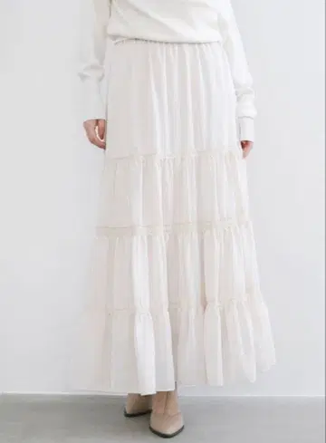 cocodeal 레이스 절개 티어드 새틴 스커트 아이보리