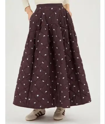 시착만 한 상품 emmi 플라워 자수 퀼팅 스커트 사이즈 1