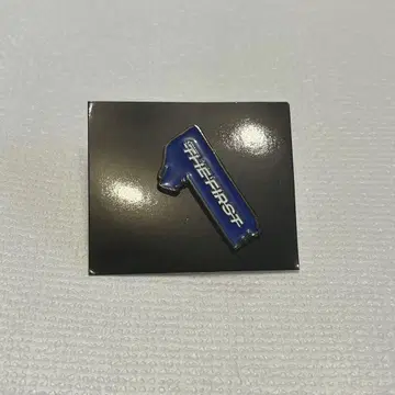 THE FIRST 로고 핀 배지