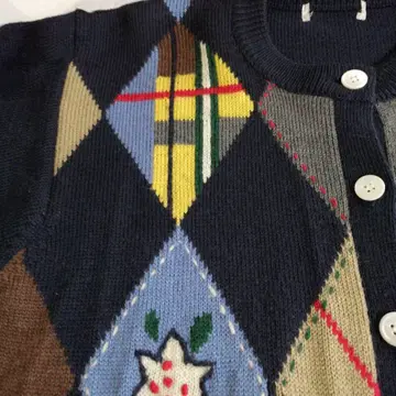 파밀리아의 아가일 무늬 니트 가디건