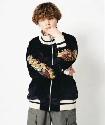 중간 사이즈 Tiger 트랙 크롭 재킷 XL