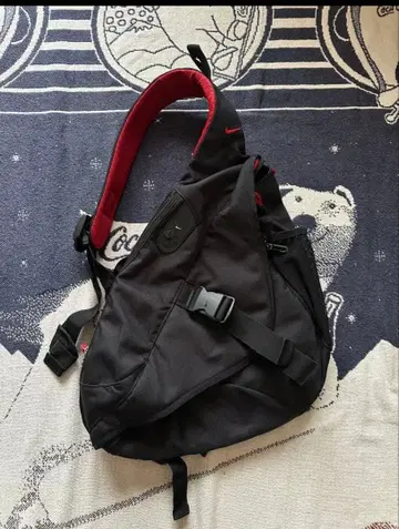 Nike 숄더백 블랙/레드