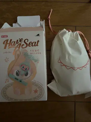 러브브 HAVE A SEAT QUQU