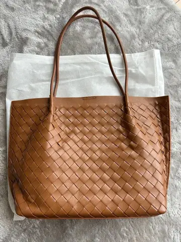 Mal. 브라운 가죽 뜨개질 토트백 Mal.