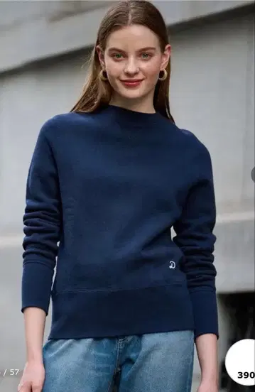 네이비 크루넥 스웨터