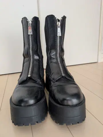 ZARA 프론트 지퍼 23.5cm