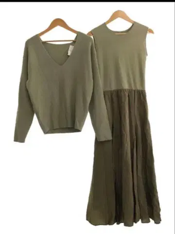 Mila Owen 올리브 그린 V넥 니트 셋업 0
