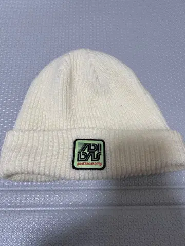 adidas SB 아이보리 니트 비니