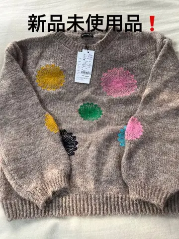 꽃무늬 자수 베이지 니트 스웨터 긴팔