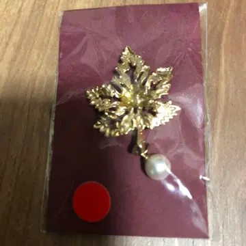 새상품 단풍 핀 배지