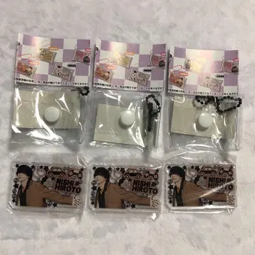 INI 니시 코우진 보고 있어