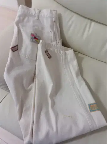 칼 헬무트 화이트 자수 워크 팬츠