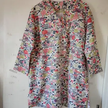 아이보리 꽃무늬 코몬 리메이크 전 V넥 장식 핀턱 튜닉