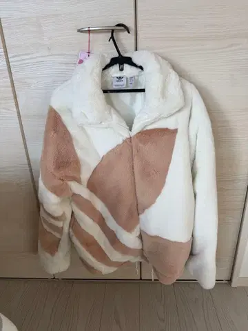 adidas 퍼 자켓 새상품급 INI 아디다스