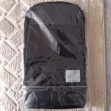 나일론 소재 블랙 백팩