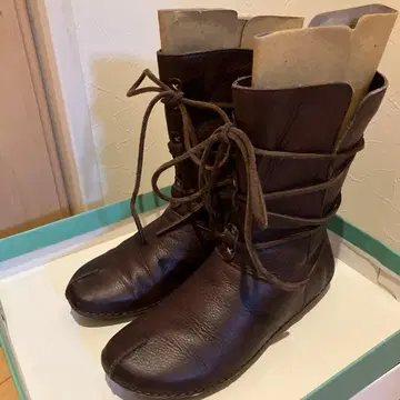 Clarks 브라운 레이스업 롱 부츠