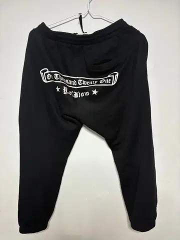 그래픽 스웨트 팬츠 블랙