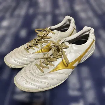 일본 국내 1500족 한정판 미즈노 모렐리아 풋살화 화이트/골드