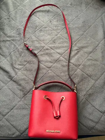 새상품급 MICHAEL KORS 레드 빨간색 버킷백 숄더
