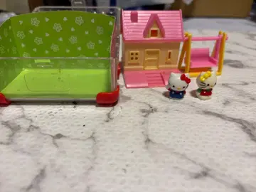 헬로키티 집과 피규어