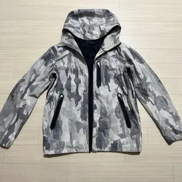 그레이 계열 카모플라쥬 후드 부착 나일론 자켓 후드티 겉옷